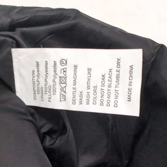 Black Cropped Puff Vest Full Zip Size Large - Picture 3 of 4